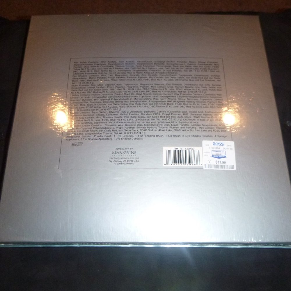 Large Color Ensemble Makeup Gift Set - Picture 7 of 8